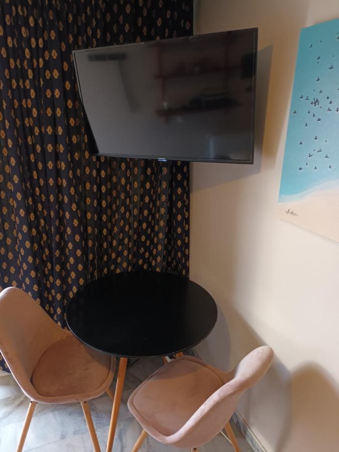 Top Floor Studio Near Metro&View&200Mbps Атина Екстериор снимка