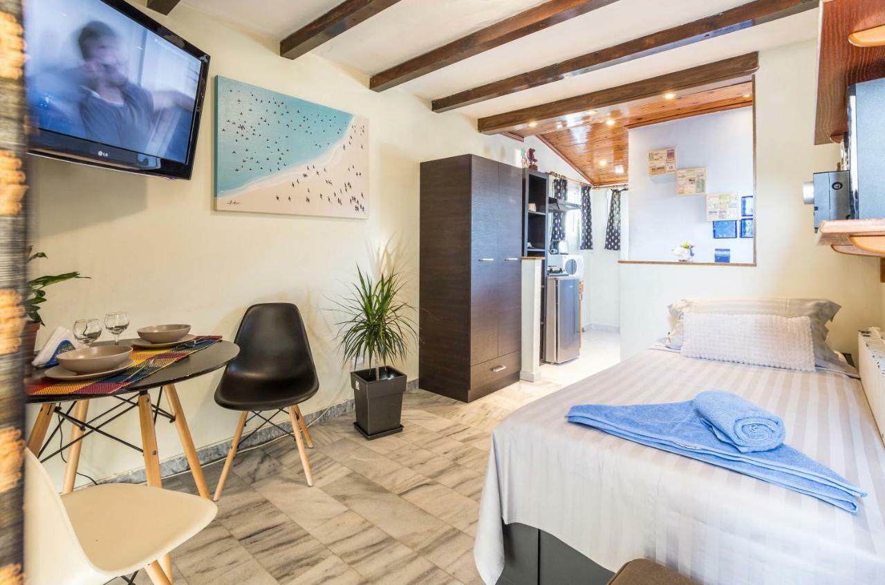 Top Floor Studio Near Metro&View&200Mbps Атина Екстериор снимка